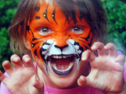 Face Painting is a greate activity for your Kids!