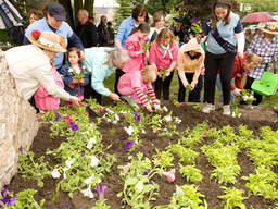 Kids can do gardening for the local community