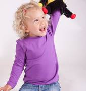 Bumble Bee helps children to learn to sing