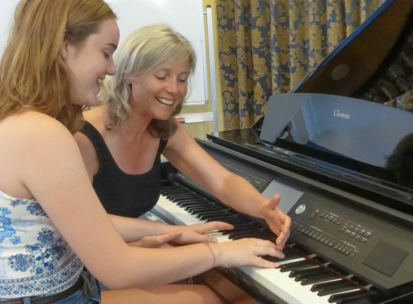 FREE INTRODUCTORY SESSION East Perth Piano &amp; Keyboard Classes &amp; Lessons _small