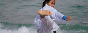 A green belt student executing a back kick at beach training in Coogee. (Feb 2016)