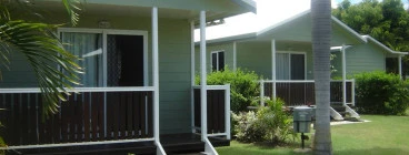 Queens Beach Tourist Village, Bowen Bowen 1
