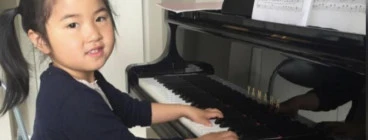 Online Piano lessons  with Christy Malabar 1