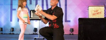 www.themagiccastle.com.au / KIDS MAGICIAN GOLD COAST