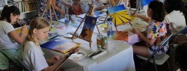 A fun, busy school holiday painting workshop!