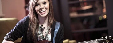 Natasha Duarté recording at STUDIO 52
