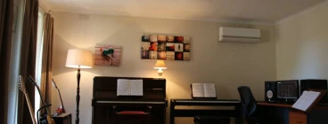 https://www.anguswood.com/piano-guitar-bass-lessons-melbourne-croydon