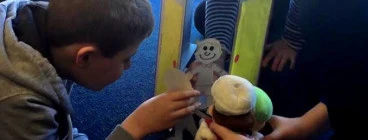 Dandelion Kids - practising greetings