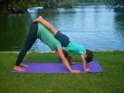 5 fun partner poses to do with your kids
