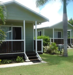 Queens Beach Tourist Village, Bowen Bowen 1