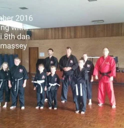 club photo with 8th dan hanshi davis massey