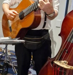 Simon and guitar