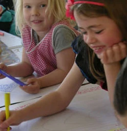 Sydney kid’s art classes are currently held in Paddington and Summer Hill and in line with the school term (usually 10 consecutive weeks). They are designed for those with a keen interest in art. Fire up your child’s imagination and set them on a journey 