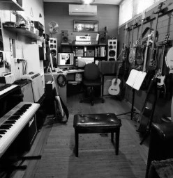 Admon guitar school Sandringham 1