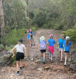 Junior Guides bushwalking