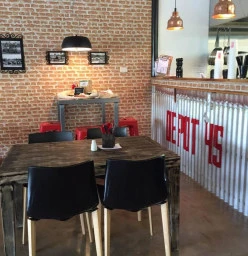 Relax in one of our cosy corners and enjoy the very best pizza in Byderim and Maroocjydore