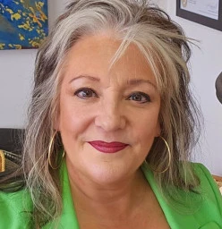 Kerryn Knight - founder of Empowered Art Therapy & Kindred Art Space