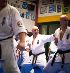 Shihan George Kolovos is the head instructor of Melbourne Fight Club, has earned the rank of 6th Dan (6th Degree Black Belt) in Kyokushin Karate, and has over 40 years experience in teaching Martial Arts.
