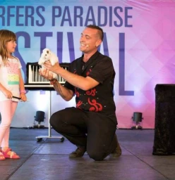 www.themagiccastle.com.au / KIDS MAGICIAN GOLD COAST