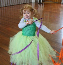 Spinning Gumnuts for toddlers - Gumnut Dance