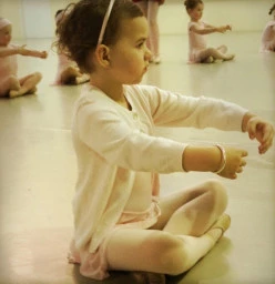 Pre-Junior Ballet  3.5 - 4.5yrs Thursday 10:15 - 10:45am  (Pre-Jnr Ballet also offered Saturday 8:30 - 9:00am)