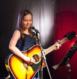 Young guitar and vocal student Elavina Williams