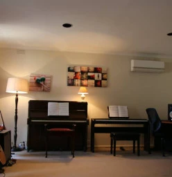 https://www.anguswood.com/piano-guitar-bass-lessons-melbourne-croydon