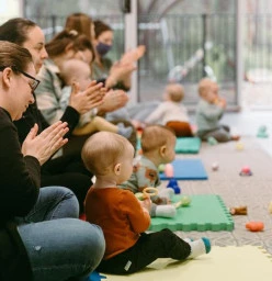 Mothers & bubs at the baby sign class