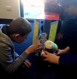 Dandelion Kids - practising greetings