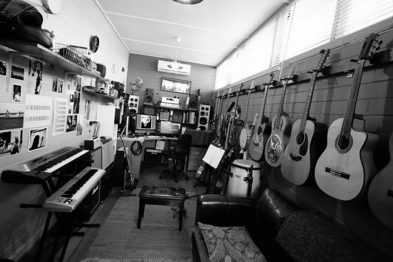 Admon guitar school